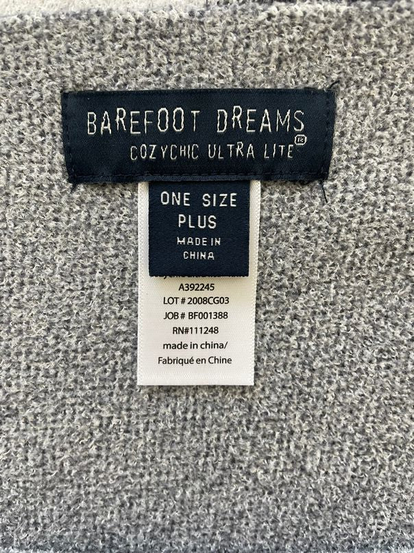 BAREFOOT DREAMS COZY CHIC ULTRA LITE STRIPED GRAY/WHITE PONCHO SIZE ONE SIZE PLUS
