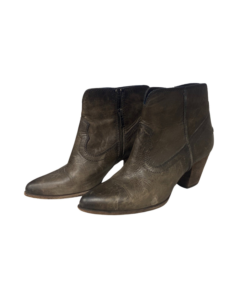 FRYE RENEE SEAM SHORT ANKLE BOOT IN STONE SIZE 8