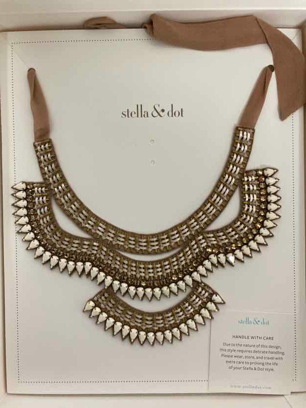 STELLA & DOT BROWN/WHITE TIERED FLORENCE NECKLACE
