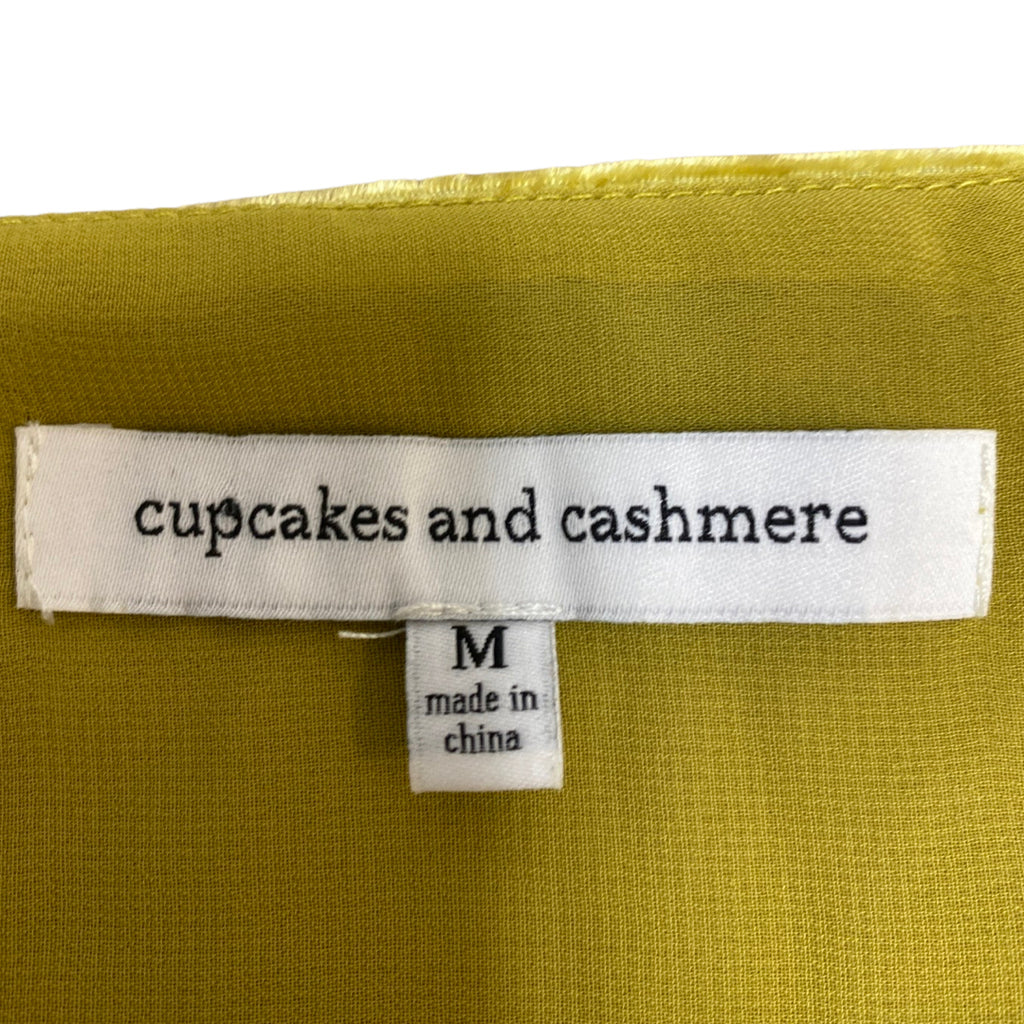 CUPCAKES AND CASHMERE CHARTREUSE JANIKA CRUSHED VELVET TOP SIZE MEDIUM