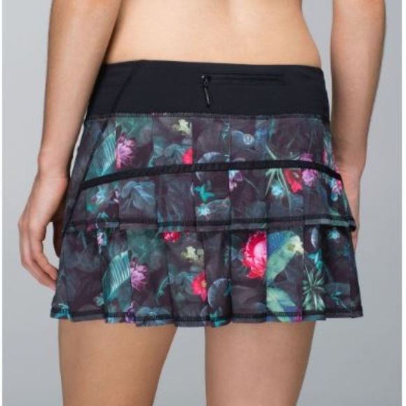 Size 4 - Lululemon Run: Pace Setter Skirt (Regular) *4-way Stretch