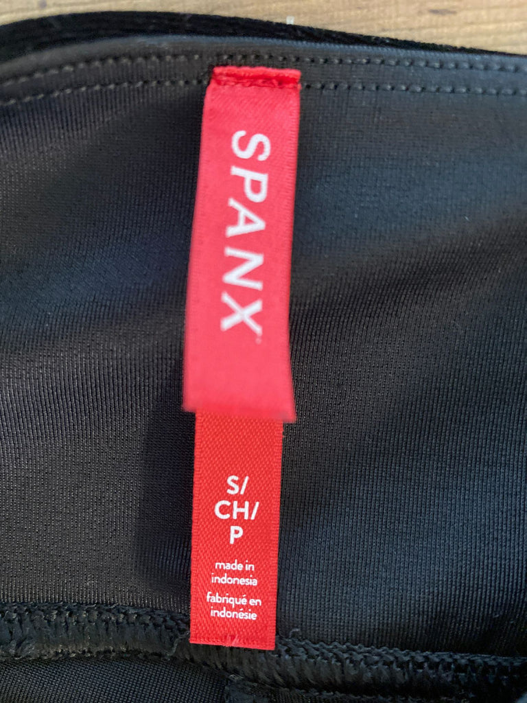 SPANX NWT! FAUX LEATHER STRIPE BLACK/WHITE LEGGING SIZE M– WEARHOUSE  CONSIGNMENT
