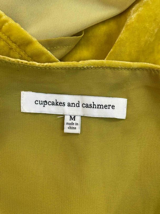 CUPCAKES AND CASHMERE CHARTREUSE TOP SIZE M
