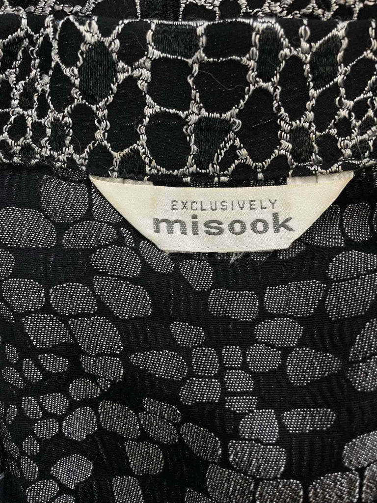 MISOOK EMBROIDERED DETAIL BLACK/WHITE JACKET SIZE XL