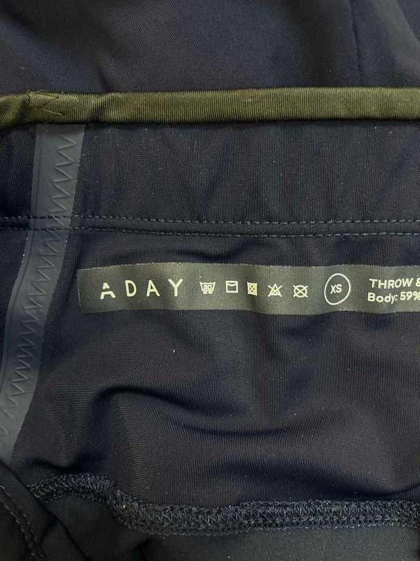 A DAY THROW & ROLL NAVY/BLACK LEGGINGS SIZE XS